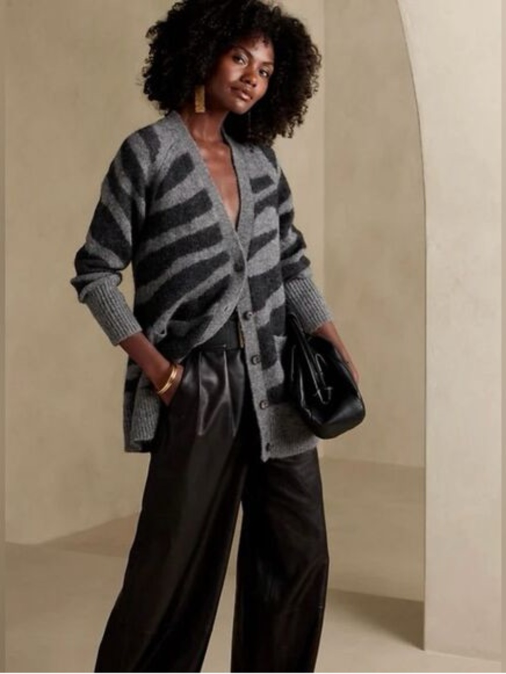 Banana Republic Sz M oversized grey/black alpaca blend zebra-print knit cardigan - Picture 3 of 13